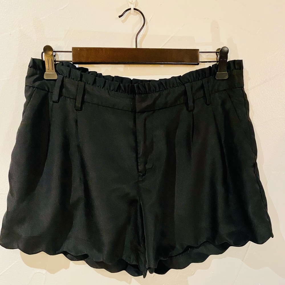 Scalloped Elle ruffle shorts